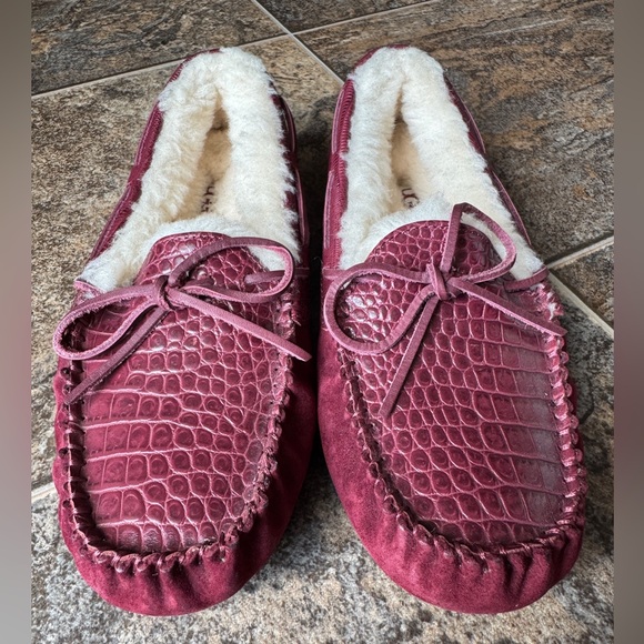 UGG Croc Leather Suede Shearling Bow Pull-On Slip-On Slippers, Maroon/Burgundy 7 - Picture 1 of 10